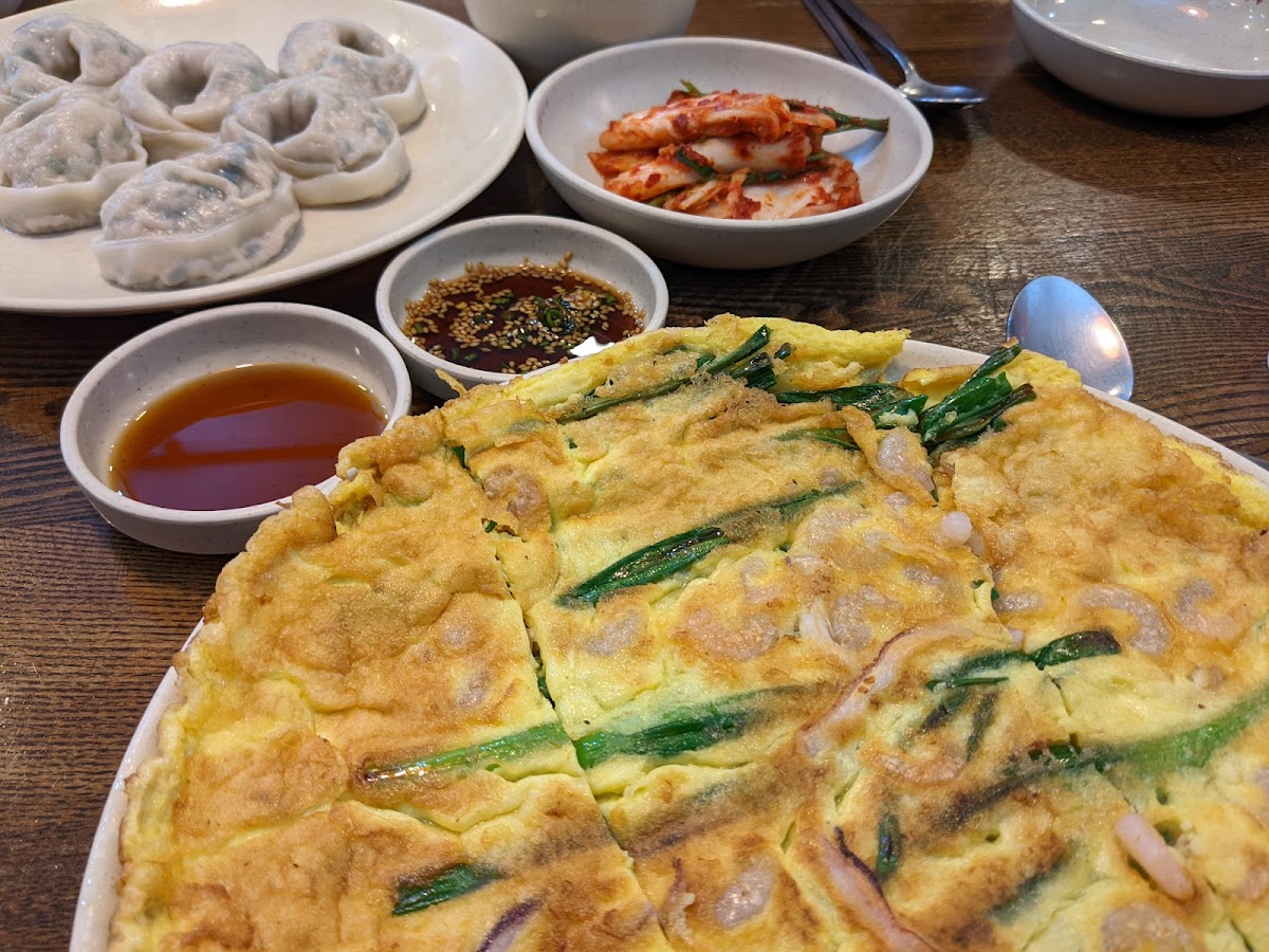 Myeongdong Kalguksu-9